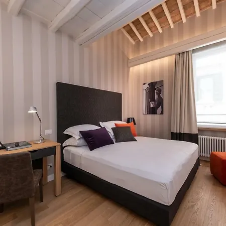 Laurina 33 Hotel 4*