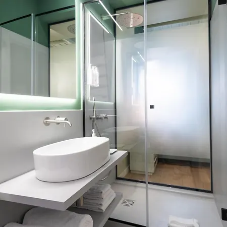 Laurina 33 Hotel 4*