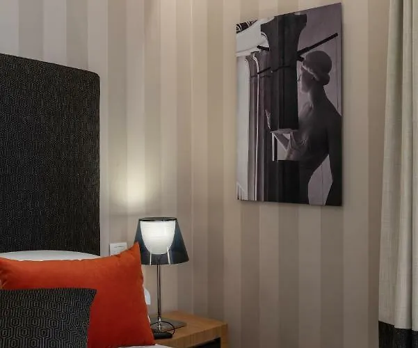 Laurina 33 Pensión 4*